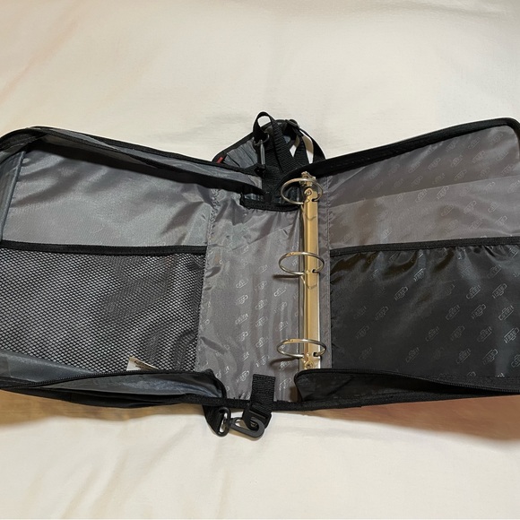 Binder and laptop holder with crossbody/shoulder strap - Picture 5 of 10